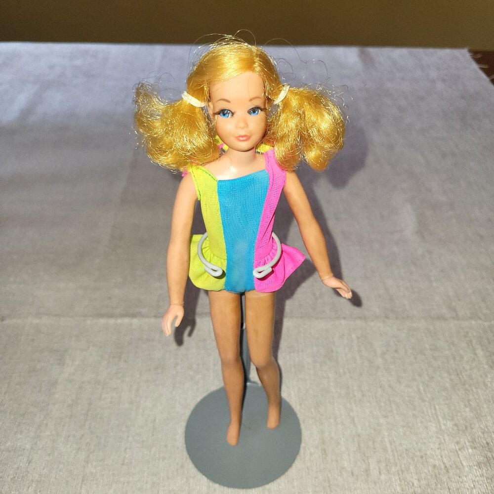 Vintage 1970s Skipper Doll with Outfits